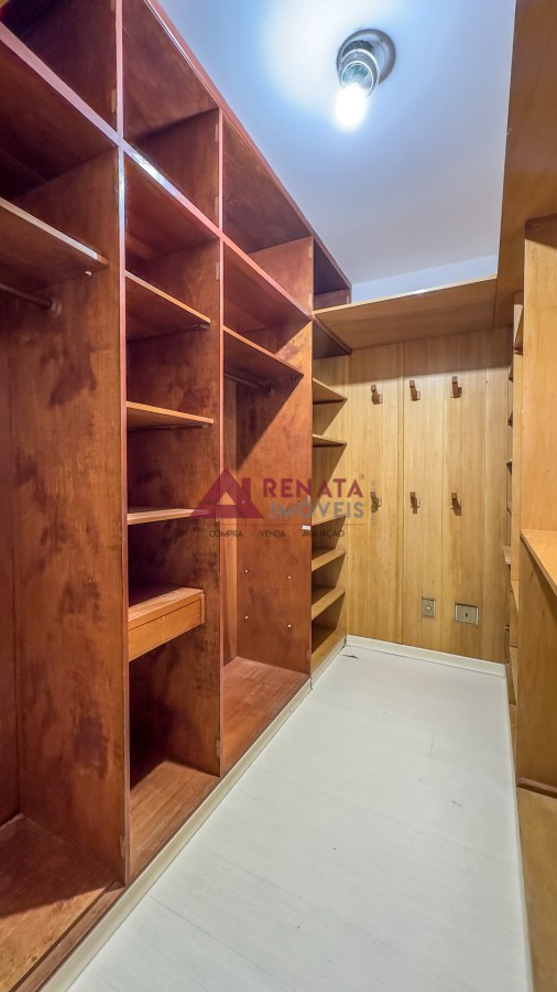 DEPEND./ CLOSET